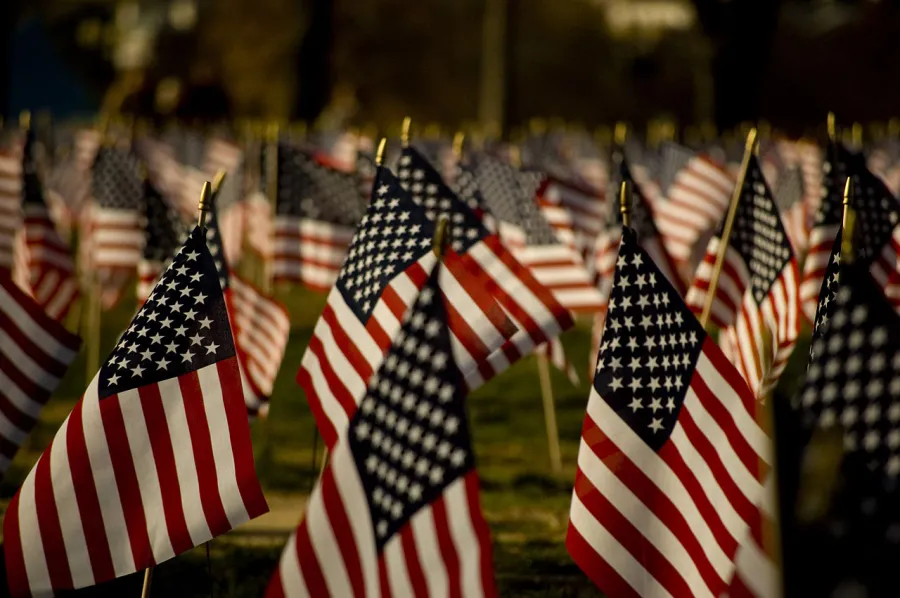 1280px-americanflags.jpg